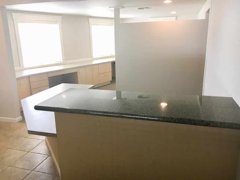 More Photos Of 626 W Main St, Sumner Industrial For Sale