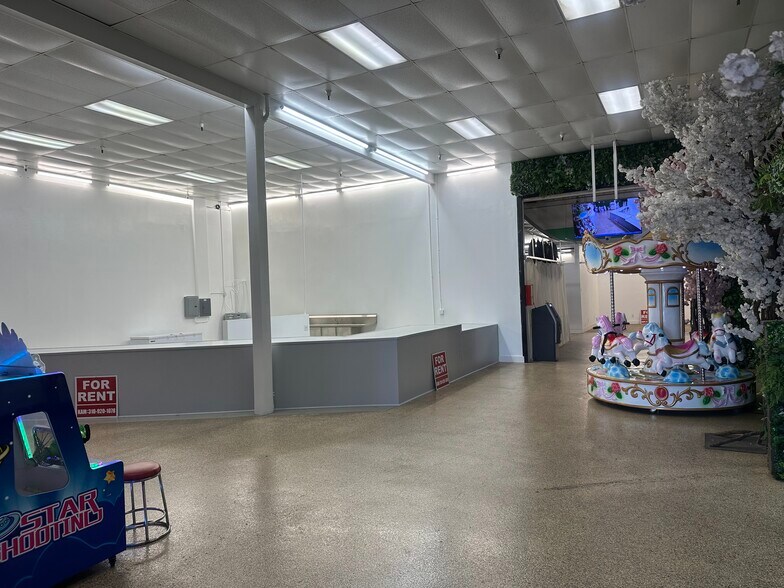 More Photos Of 6200-6300 Wilmington Ave, Los Angeles Restaurant For Lease
