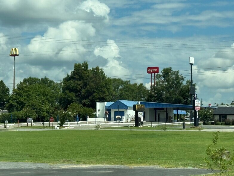 More Photos Of 809 Camden Way, Tifton Carwash For Sale