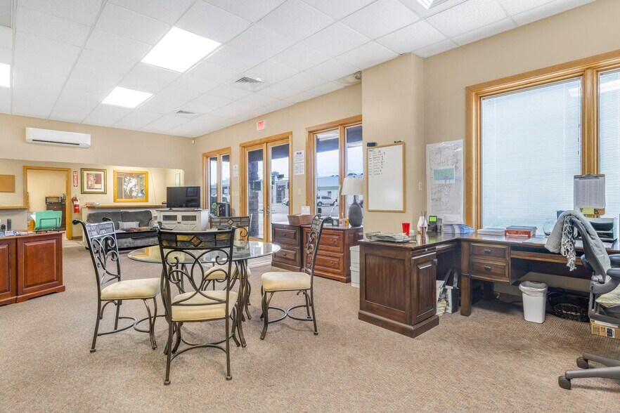 More Photos Of 1250 W I-65 Service Rd S, Mobile Warehouse For Sale