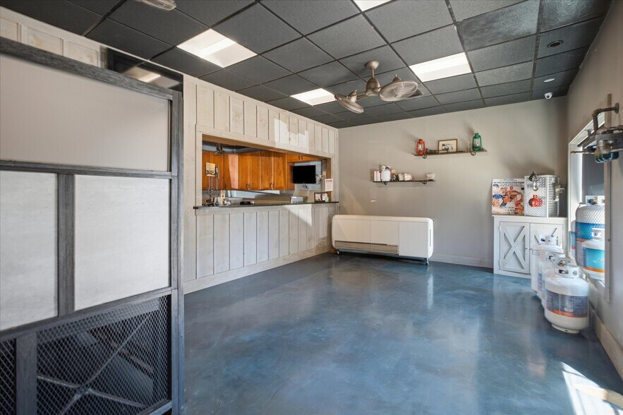 More Photos Of 419 N Country Rd, Saint James Office For Lease