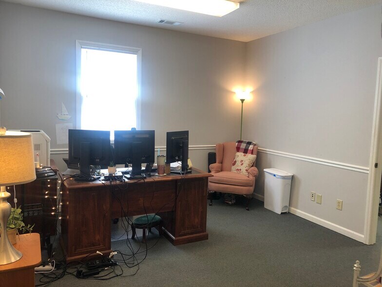 More Photos Of 410 New Bridge St, Jacksonville Office For Lease