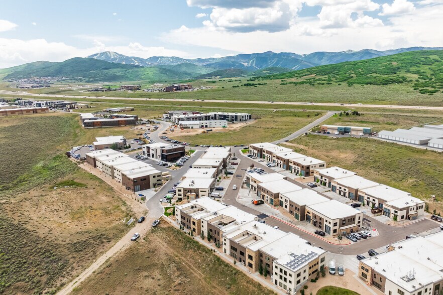 More Photos Of 4554 Forestdale Dr, Park City Light Manufacturing For Sale