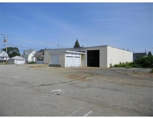 More Photos Of 188 Duluth St, Fall River Light Distribution For Sale