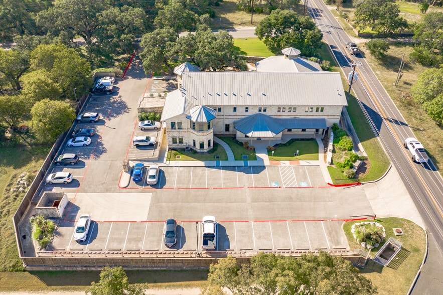 More Photos Of 415 S School St, Boerne Office For Lease