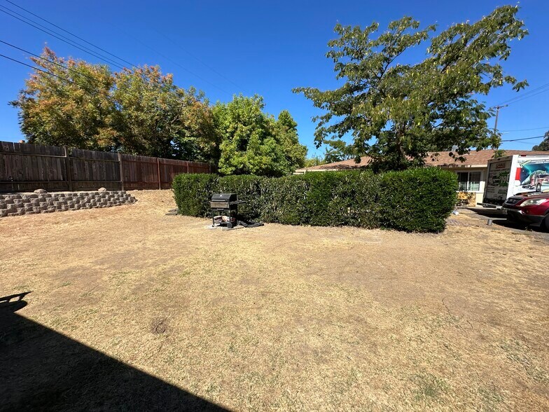 More Photos Of 1822 Cirby Way, Roseville Apartments For Sale