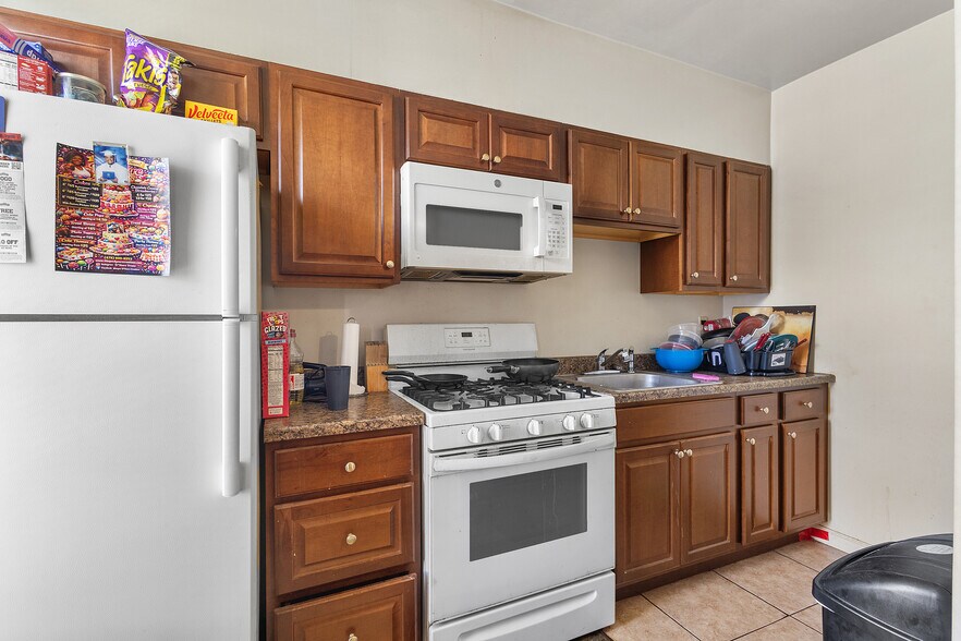 More Photos Of 4609 Bond St, Oakland Apartments For Sale