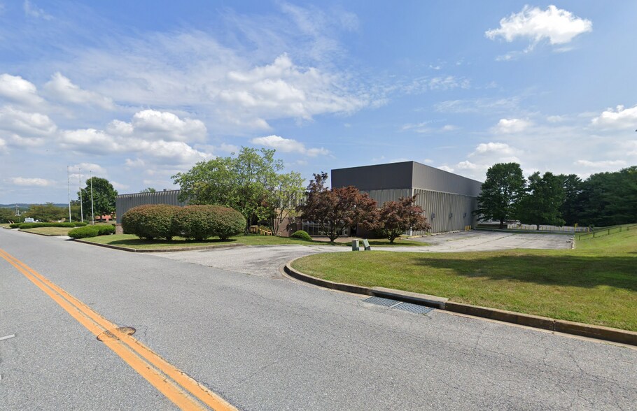 More Photos Of 151 Airport Dr, Westminster Warehouse For Sale