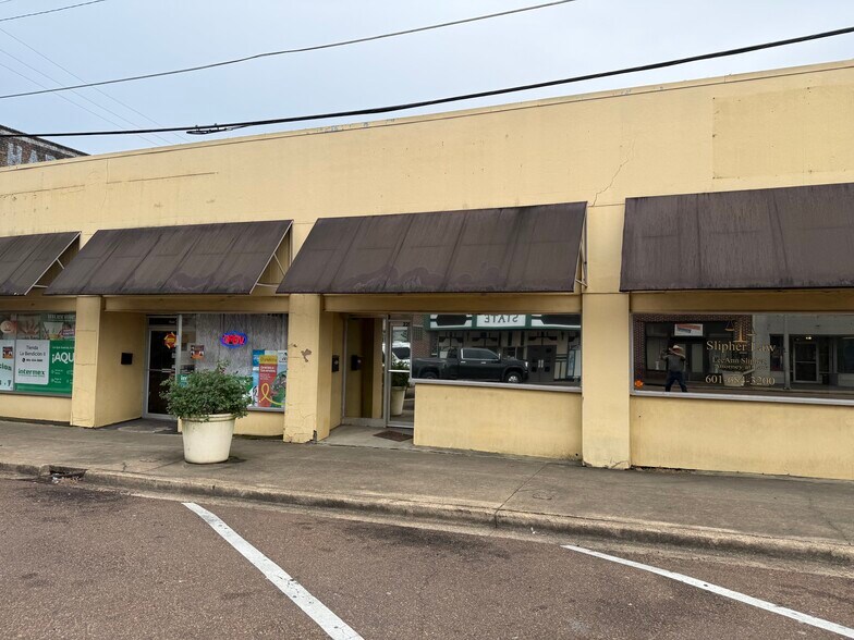 Primary Photo Of 221 State St, Mccomb Flex For Lease