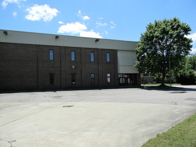 More Photos Of 5255 Henneman Dr, Norfolk Light Distribution For Lease