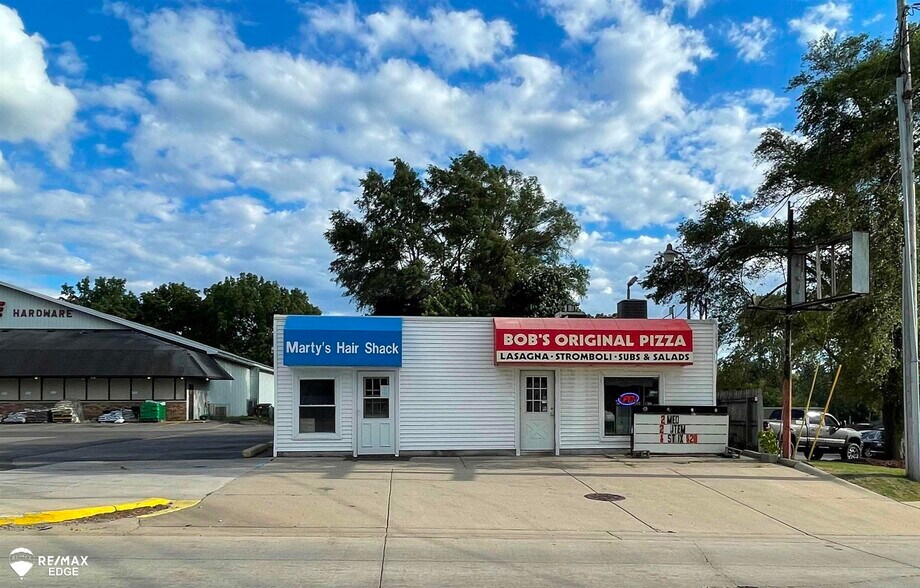 Primary Photo Of 5036 Richfield Rd, Flint Storefront For Sale