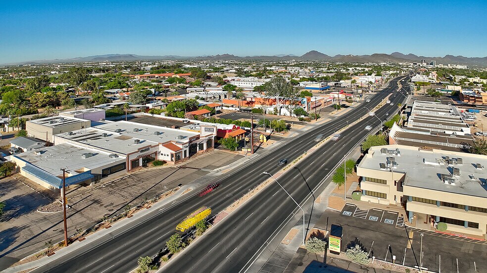 More Photos Of 2636-2640 E Broadway Blvd, Tucson Freestanding For Lease