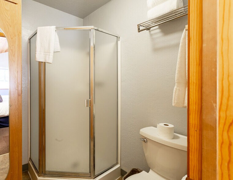 More Photos Of 500 Dodge Ridge Rd, Pinecrest Hotel For Sale