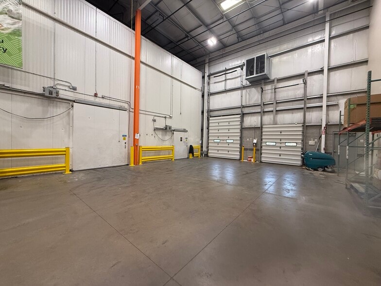 More Photos Of 450 Woodland Ave, Bloomfield Warehouse For Sale