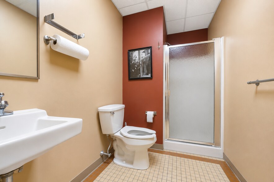 More Photos Of 828 Lynn Fells Pky, Melrose Office For Lease