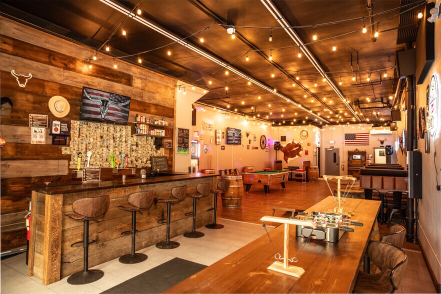 More Photos Of 152 Johnson Ave, Orofino Bar For Lease