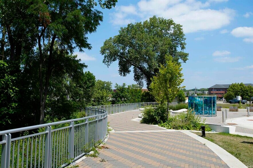 More Photos Of 400 W Washington St, Muncie Apartments For Lease