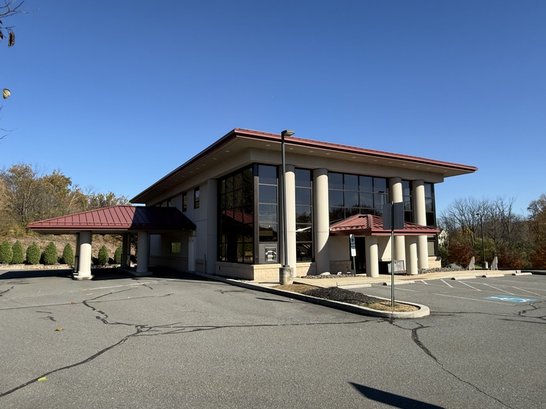 Primary Photo Of 1 Hearthstone Ct, Reading Office For Sale