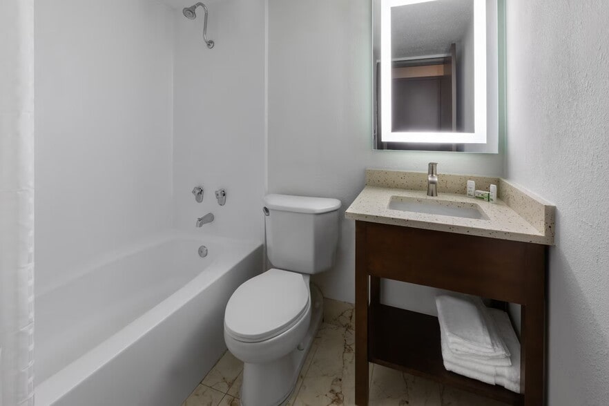 More Photos Of 2537 Rochester Ct, Troy Hotel For Sale
