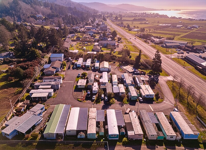 More Photos Of 15765 Oregon Coast hwy, Brookings Multifamily For Sale