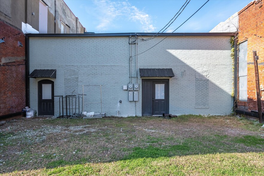 More Photos Of 106 N Main St, Grand Saline Storefront For Sale
