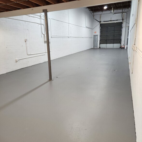 More Photos Of 460 W 84th St, Hialeah Showroom For Lease