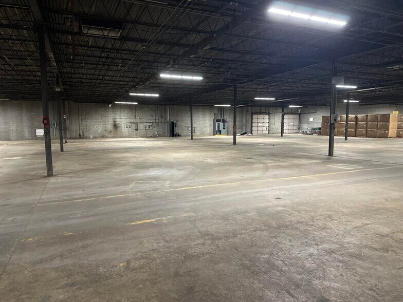 More Photos Of 944 Highway 15 N, New Albany Warehouse For Lease