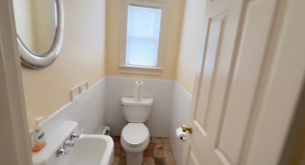 More Photos Of 41-43 Mount Auburn St, Watertown Office Residential For Lease