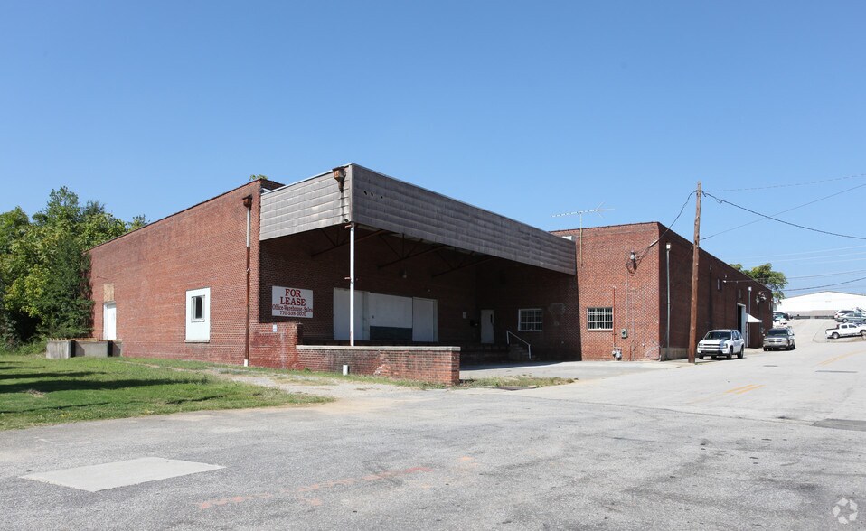 More Photos Of 520 Maple St, Gainesville Warehouse For Lease