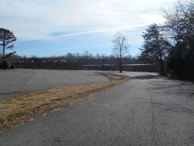 More Photos Of 2860 Nathan St, Newton Manufacturing For Sale