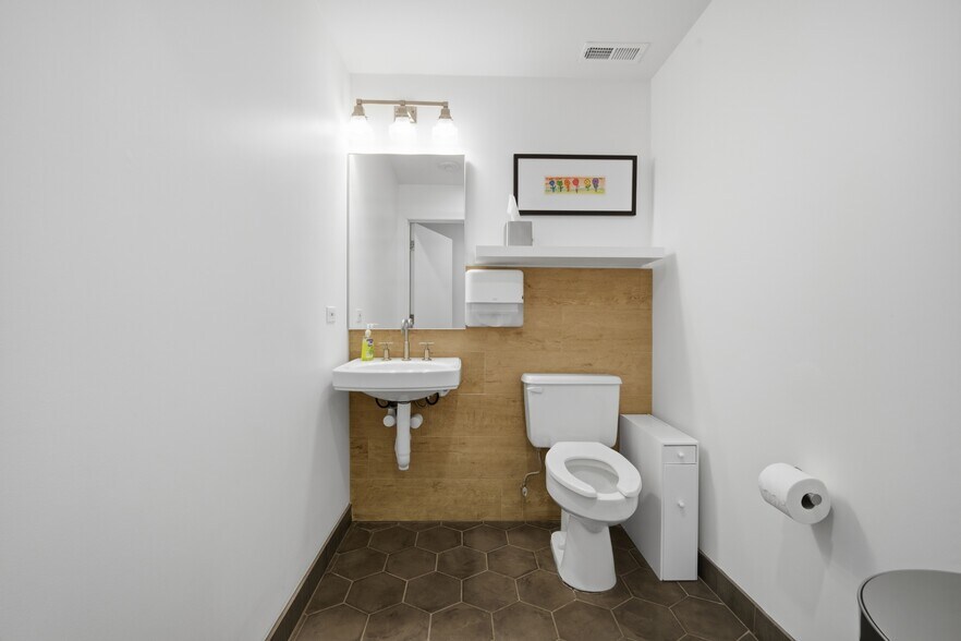 More Photos Of 836 Skokie Blvd, Northbrook Office For Sale