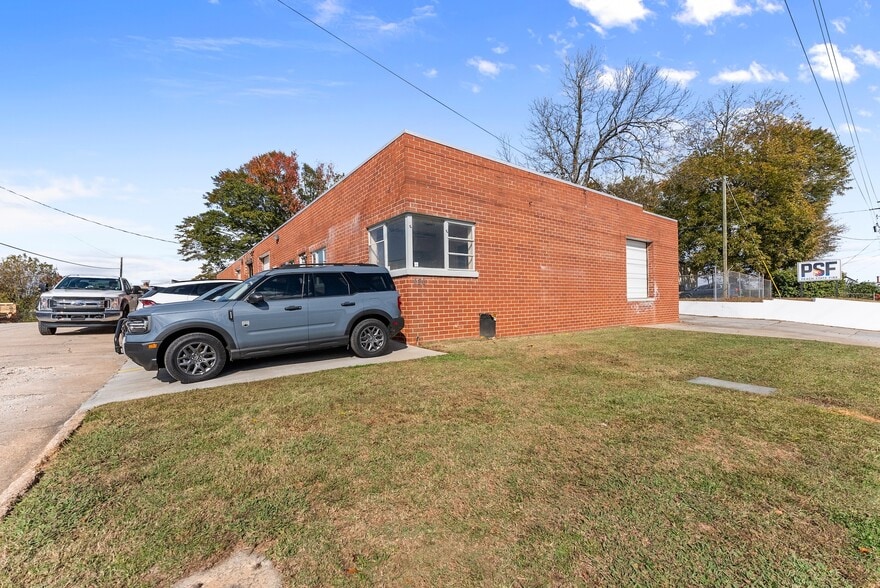 More Photos Of 636 Industrial Blvd, Gainesville Warehouse For Sale