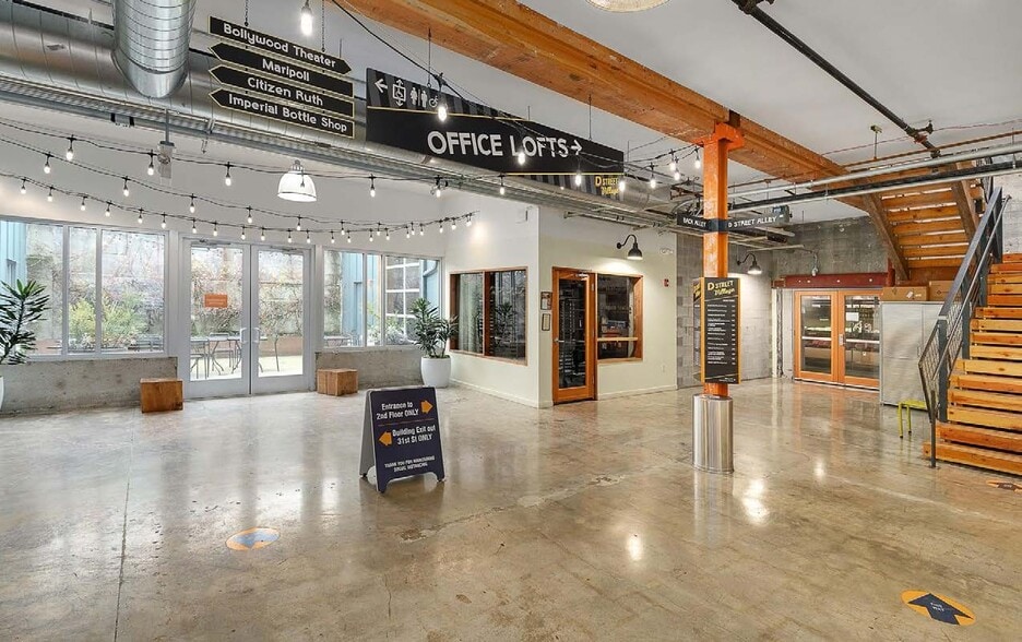 More Photos Of 3010-3090 SE Division St, Portland Freestanding For Lease