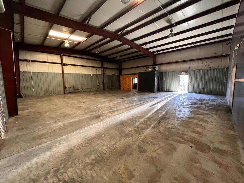 More Photos Of 506 Industrial Dr, Rockmart Warehouse For Lease