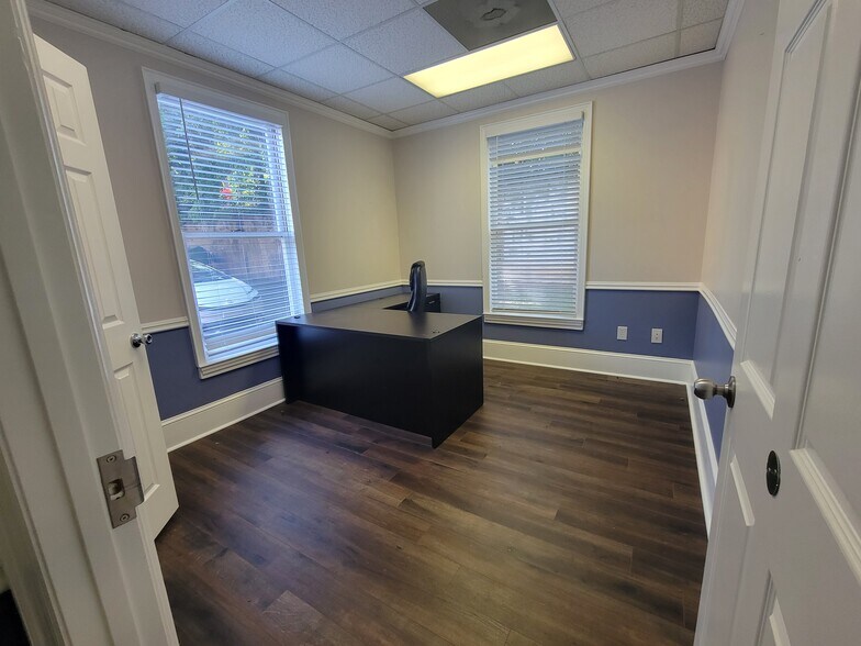 More Photos Of 115 Sycamore Dr, Athens Office For Sale