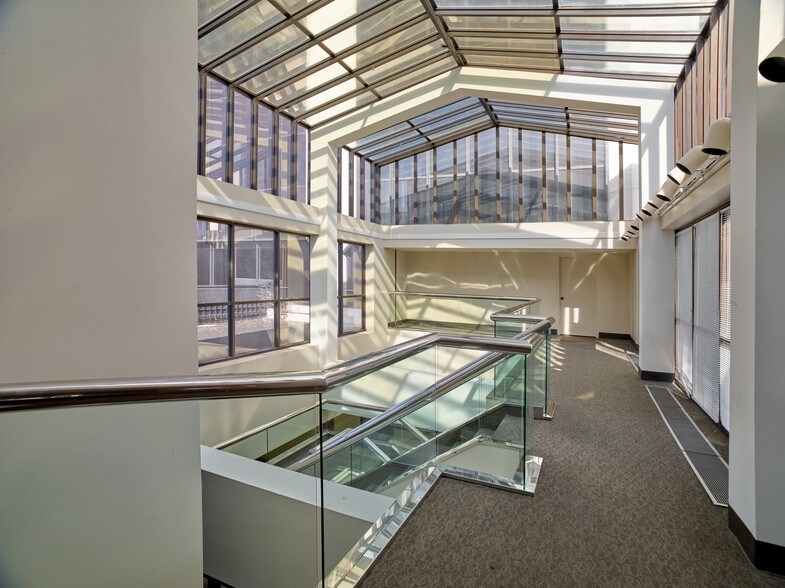 More Photos Of 1111 W Mockingbird Ln, Dallas Office For Lease