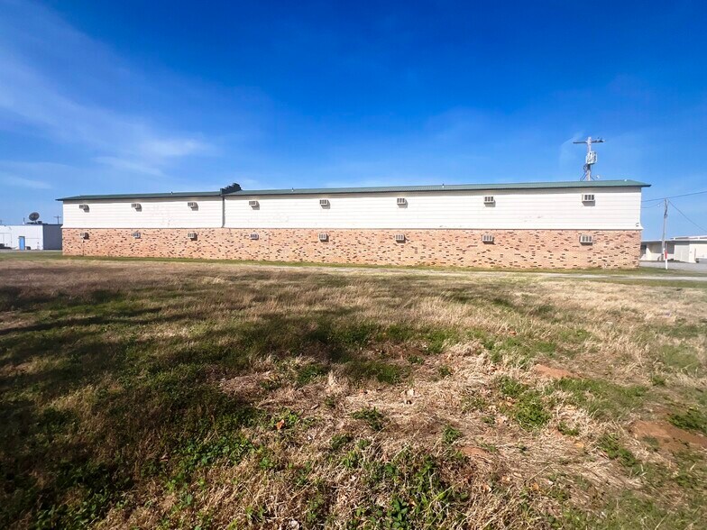 More Photos Of 1720 S Grand Ave, Cherokee Hotel For Sale