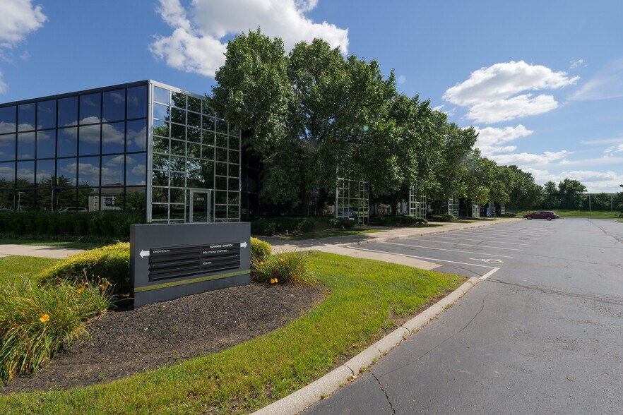 More Photos Of 4689-4777 Hilton Corporate Dr, Columbus Flex For Lease