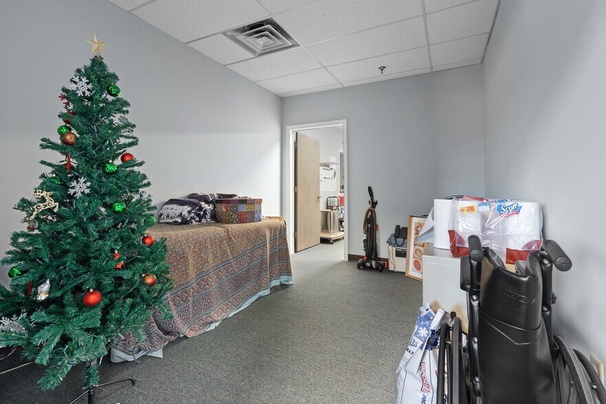 More Photos Of 29 Lafayette Rd, North Hampton Storefront Retail Office For Lease