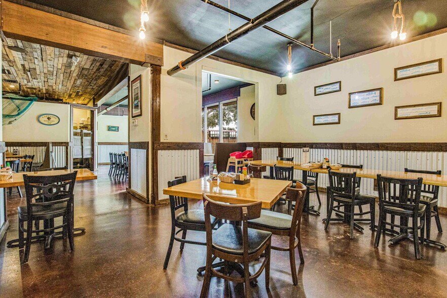 More Photos Of 131 New Warrington Rd, Pensacola Restaurant For Sale