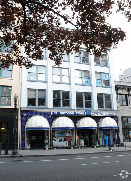 More Photos Of 219 SW Broadway, Portland Storefront For Lease
