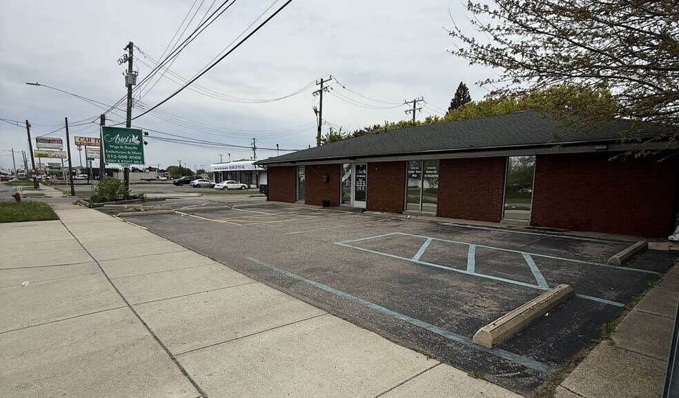 More Photos Of 15301 E 8 Mile Rd, Eastpointe Medical For Lease