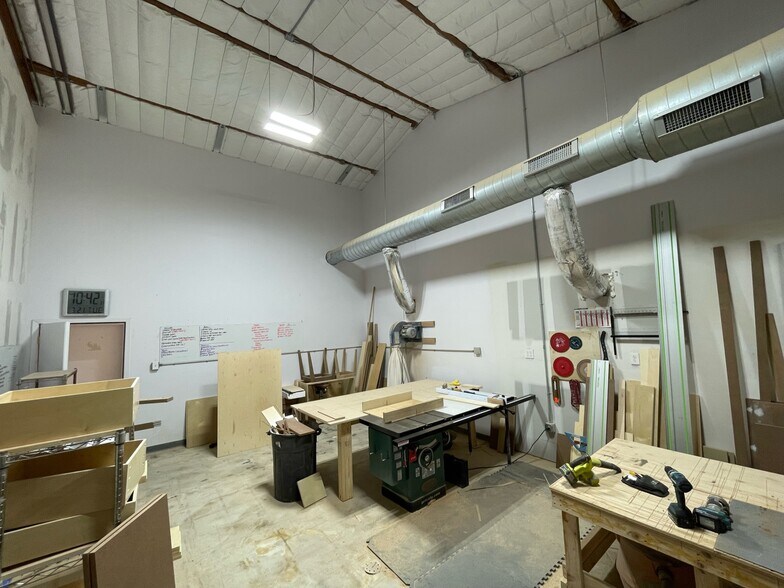 More Photos Of 2118 Mannix Dr, San Antonio Showroom For Sale