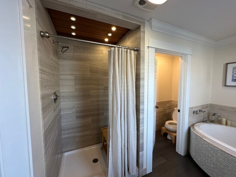 More Photos Of 3323 SW Naito Pky, Portland Office For Sale