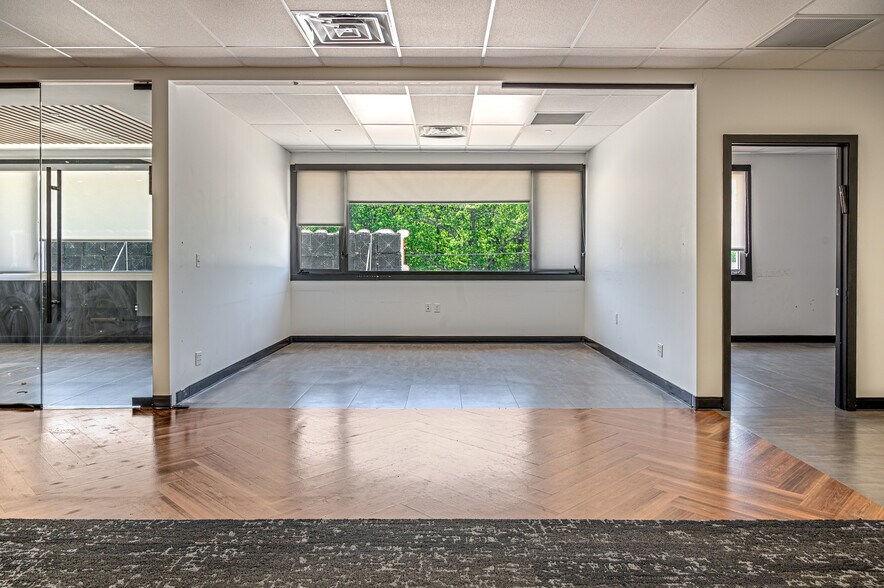 More Photos Of 1105 E County Line Rd, Lakewood Office For Lease