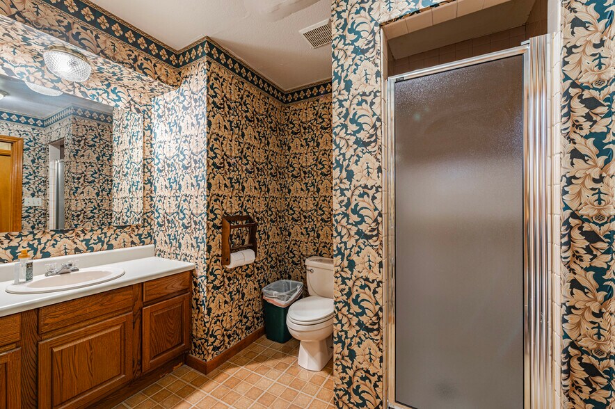 More Photos Of 1950 Oday Rd, Pearland Manufacturing For Sale