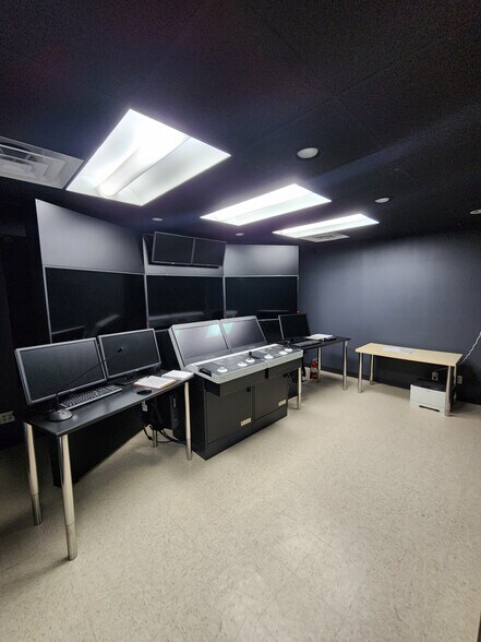 More Photos Of 1 Linden Pl, Great Neck Office For Lease