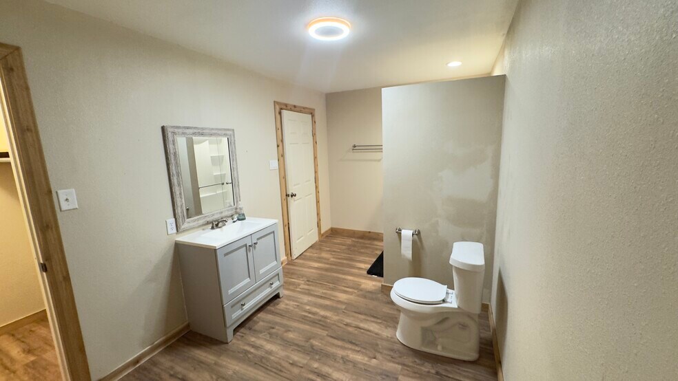 More Photos Of 327 County Road 4851, Newark Industrial For Lease