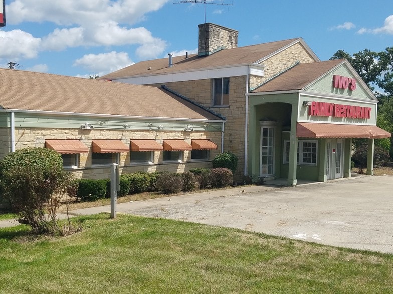 More Photos Of 23819 W Eames St, Channahon Restaurant For Sale