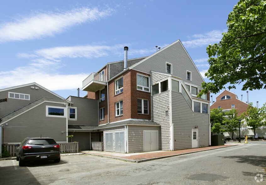 More Photos Of 70-102 Wharf St, Salem Apartments For Lease